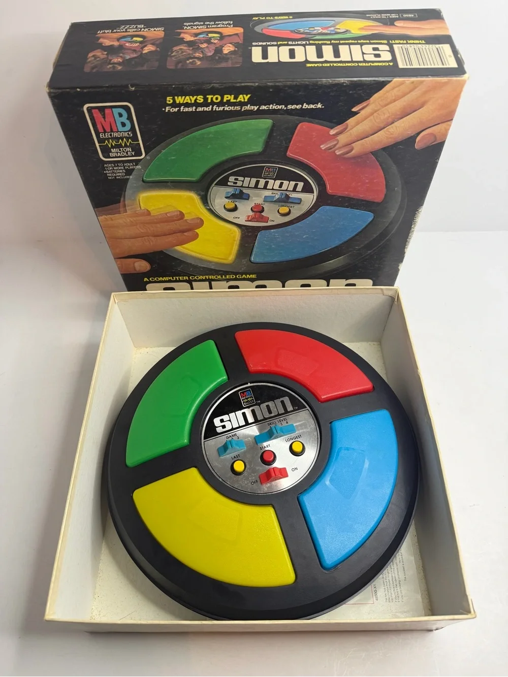 Milton Bradley SIMON Electronic Game - Complete In Box, Tested & Works! 1978